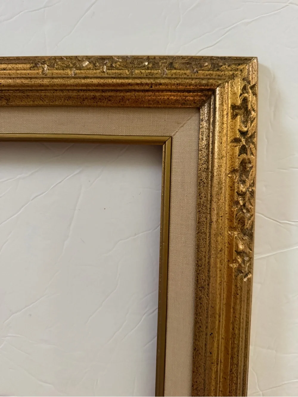Ornate Gold Picture Frame with Cream Inner Liner 19x23” Hold 14x18”
